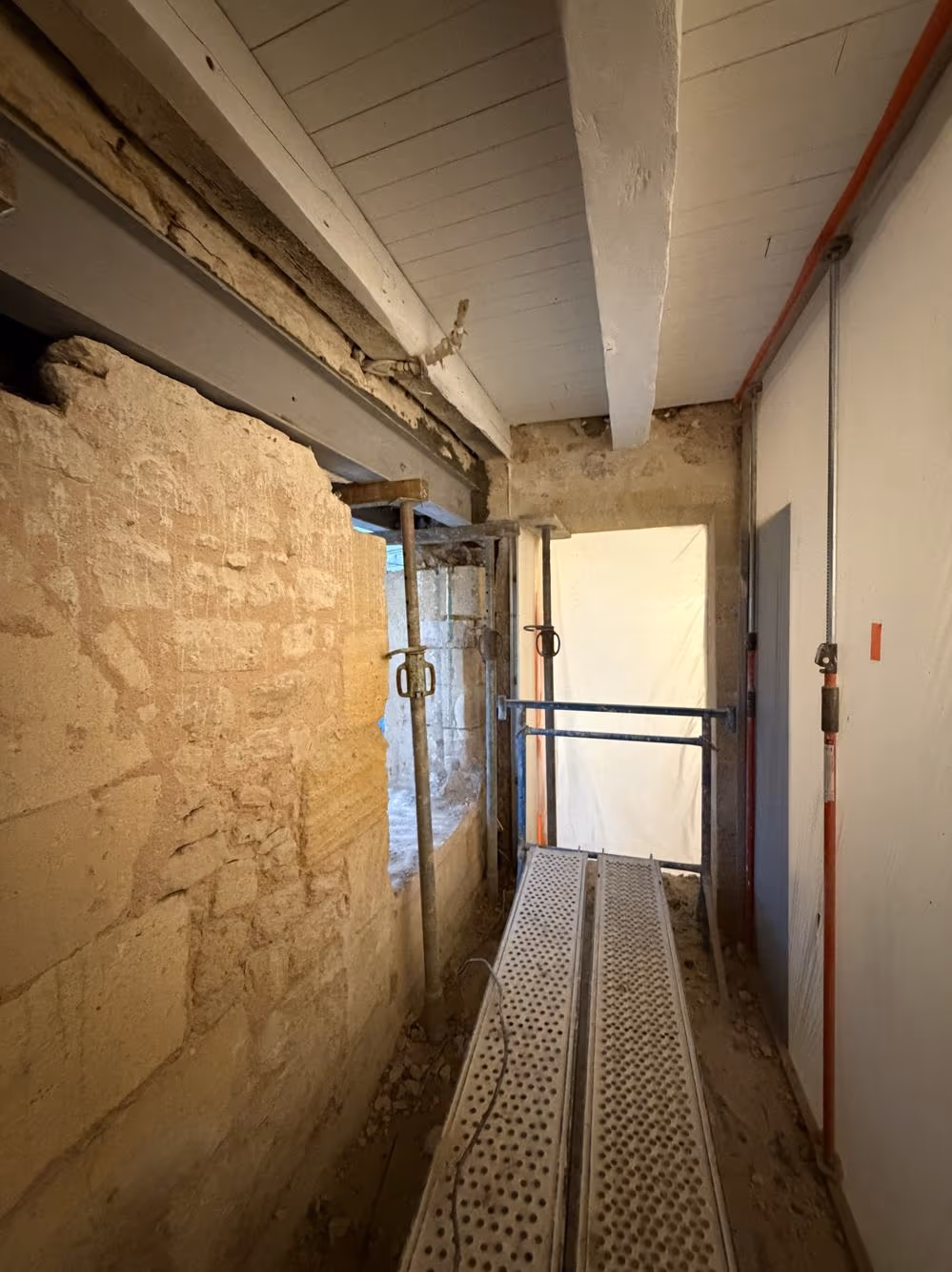 Poutre métallique et étaiement lors de l'ouverture d'un mur